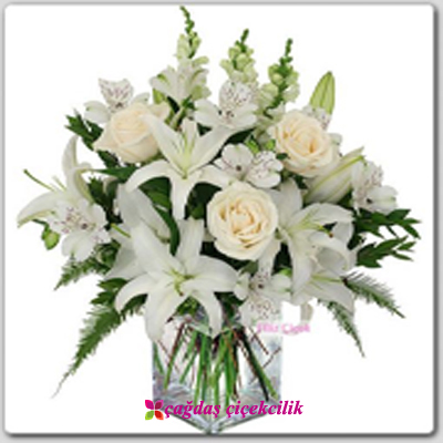 Vazoda Lilyum Gül Arajman